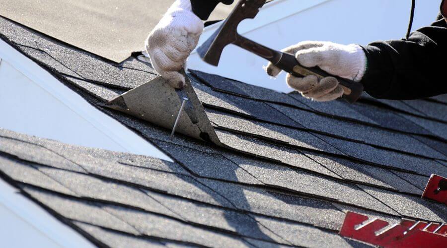 Professional gutter cleaning in Manitou, OK